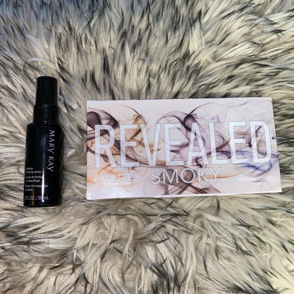 Other - 💋NWT Revealed Smoky Palette & Setting Spray!